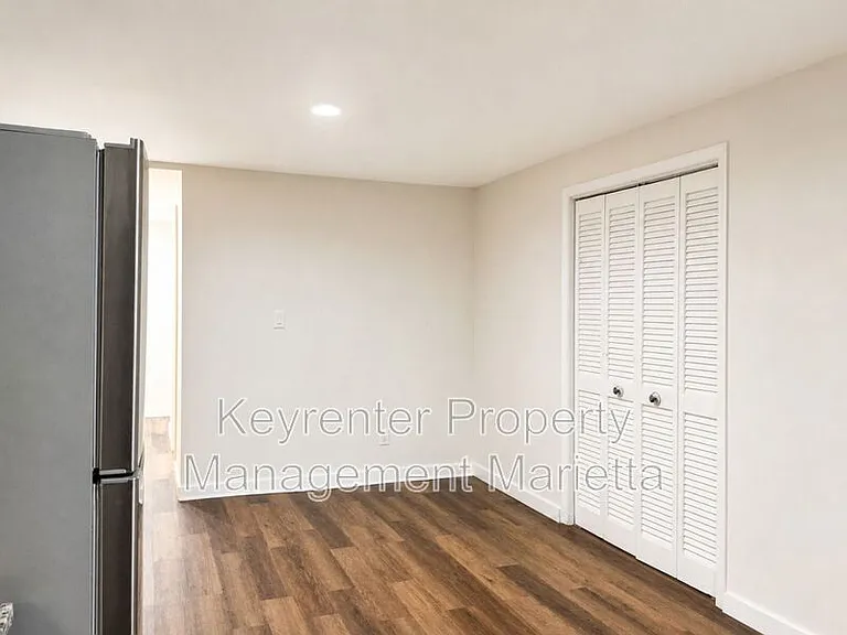 1138 Gerald Pl SW #B — Photo 7
