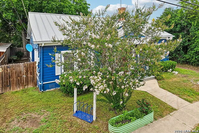 821 E Quincy St — Photo 32