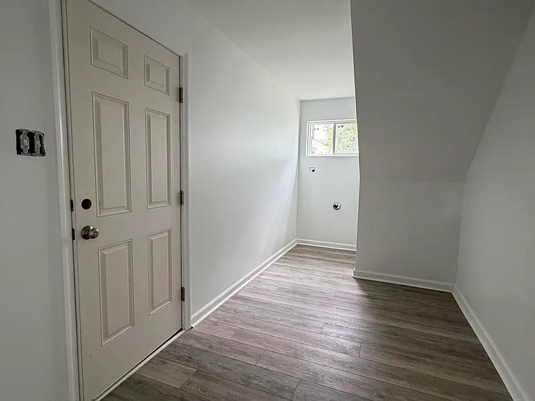 121 Westover Dr — Photo 3