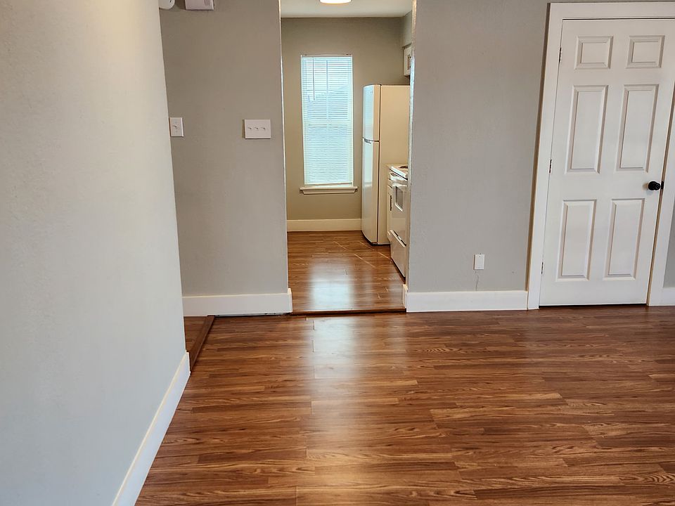 Living Room Pic 1