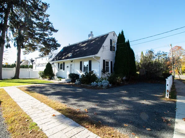 10 Elizabeth Street, Branford, CT 06405