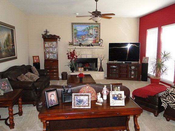 2nd image of 4809 Woodhollow Dr