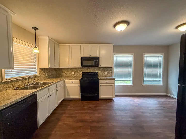 3604 Torrence St — Photo 4
