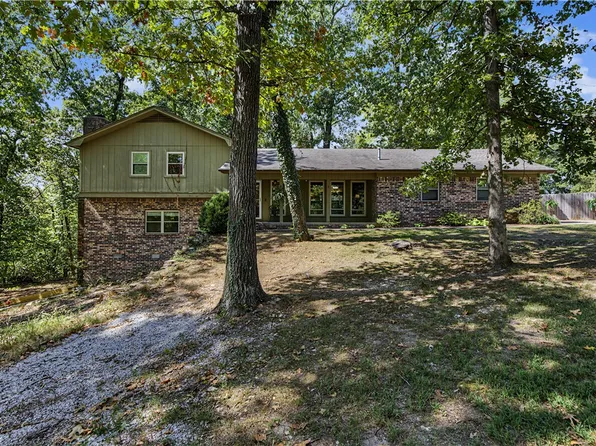 16 W Cardinal Ct, Rogers, AR 72756