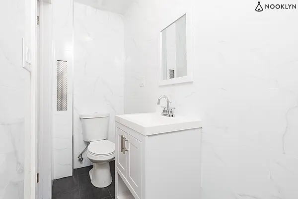 Rented by Nooklyn NYC LLC | media 31