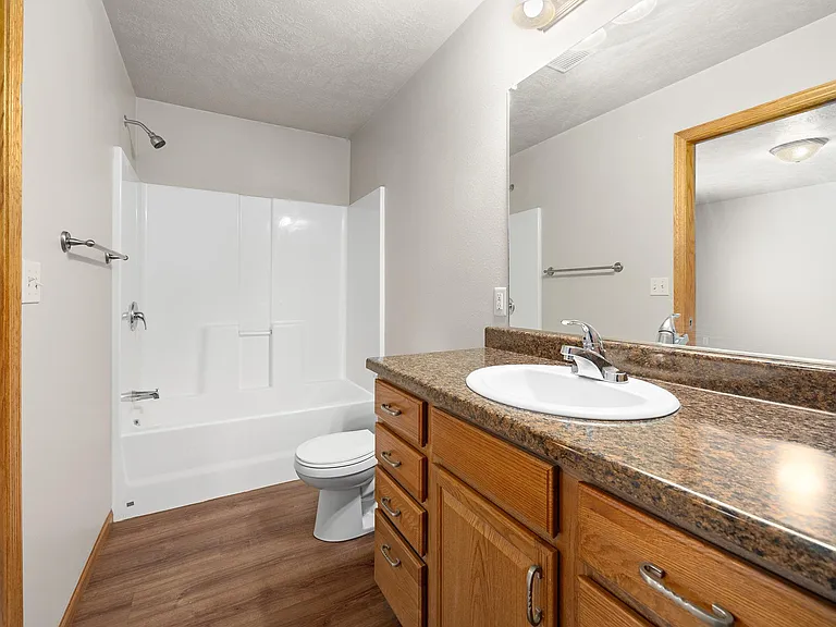 305 E 5th St #UPPER — Photo 15