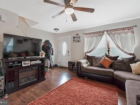 4th image of 276 Vincent Cir