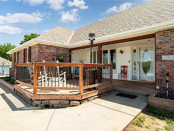 3rd image of 1301 SW Foxtail Dr