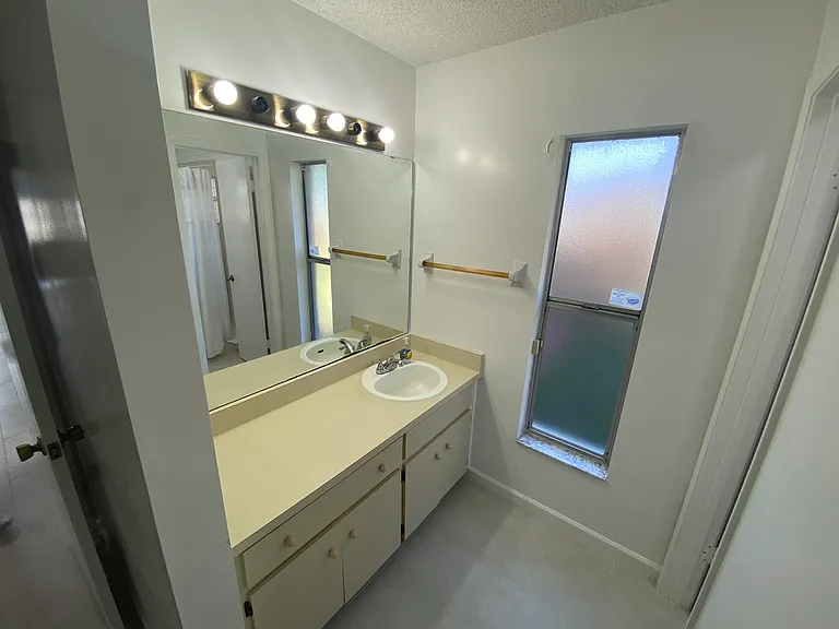 2403 Albaca Dr — Photo 15