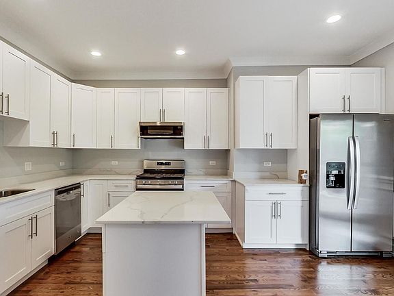 2nd image of 1629 N Sawyer Ave #2