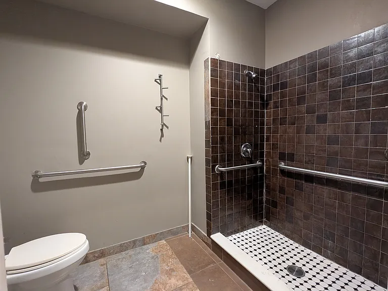 2200 N Sydenham St #1R — Photo 5