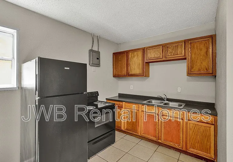 1943 Hardee St #2 — Photo 2