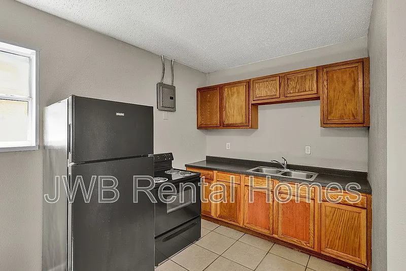 Building Photo - 1943 Hardee St #2