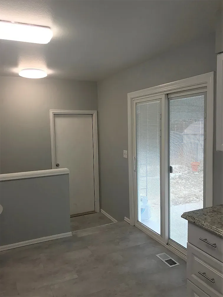 4 bed, 2.0 bath, 1892 sqft, $2,429 — Photo 4