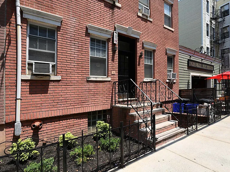 608 2nd St #1R — Photo 13