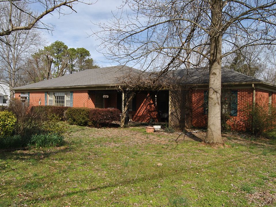 1st image of 802 Kingwood Dr