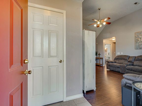 4th image of 729 Pinoak Cir