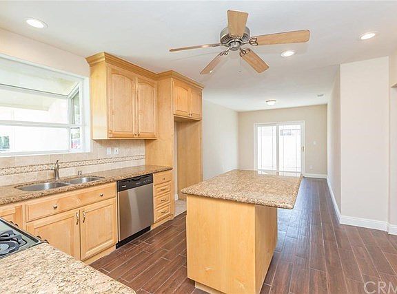 5th image of 1049 Bradford Dr
