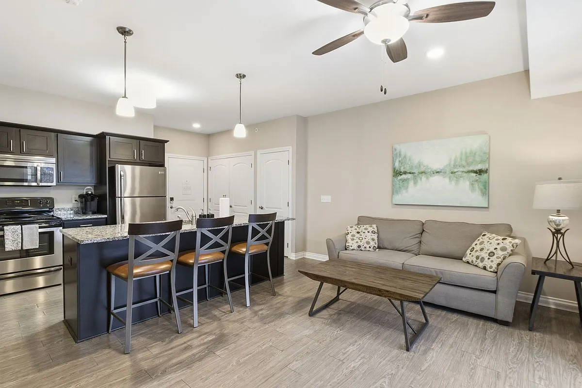 2 bed, 2.0 bath, 960 sqft, $1,647 — Photo 2