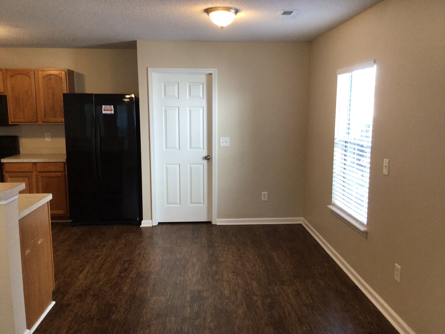 5 bed, 2.5 bath, 2706 sqft, $2,695 — Photo 3
