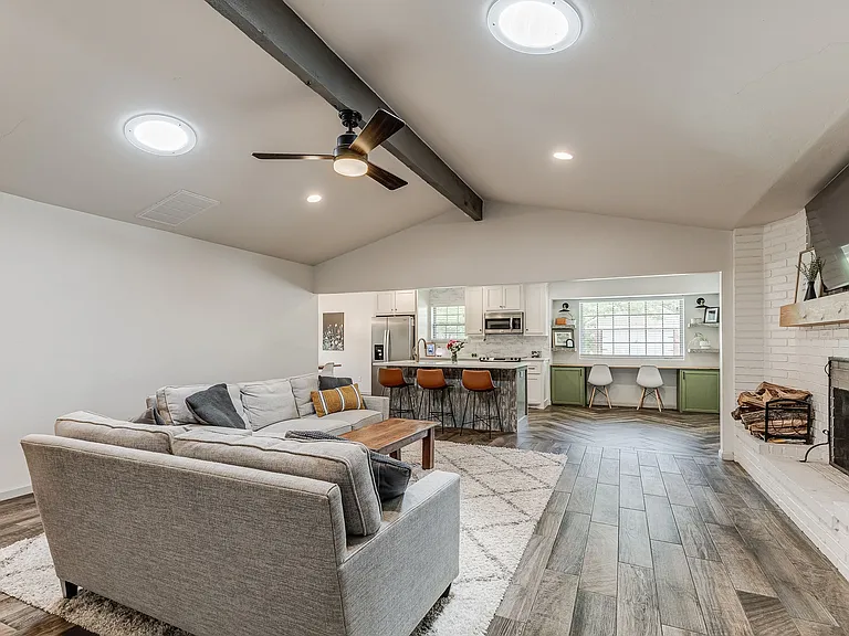 801 Rock Hollow Rd — Photo 6