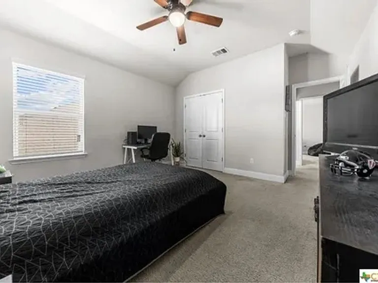807 Old World Dr — Photo 20