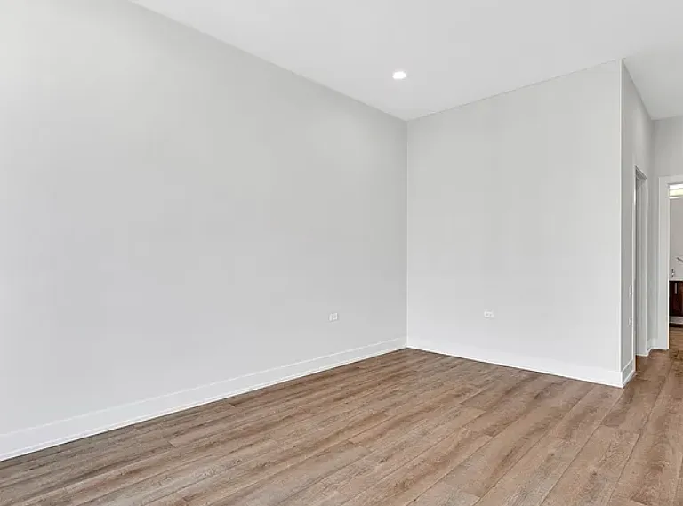 3087 N Avers Ave #E — Photo 4