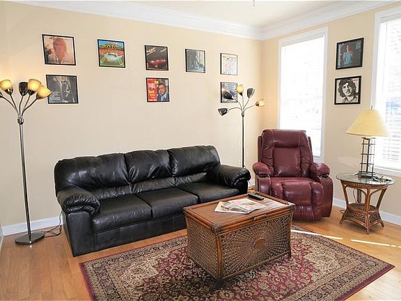 5th image of 220 Welton Way #220