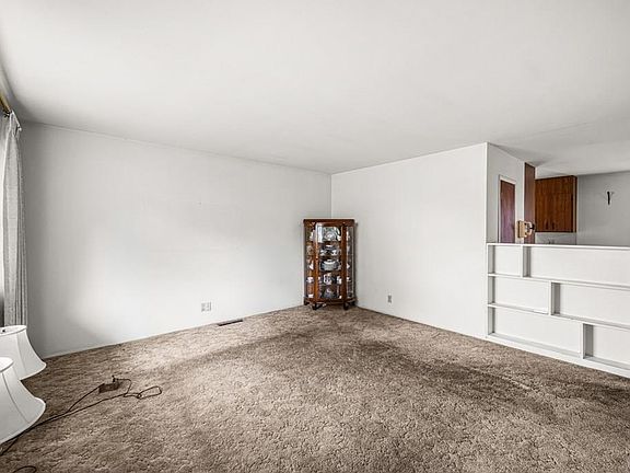 3rd image of 3305 Wedgewood Dr