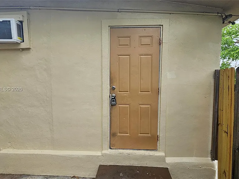 1840 Fern Rd #3 — Photo 4