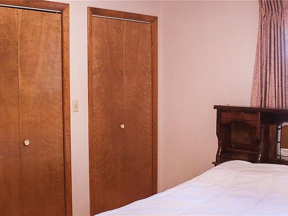 5th image of 222 Malvina Ln