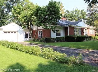 408 S Tompkins St, Howell, MI 48843