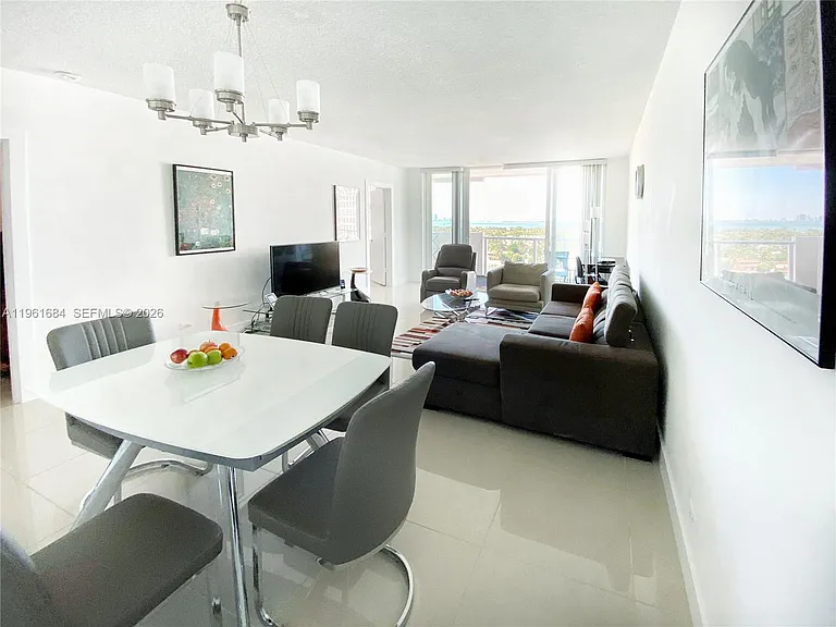 5601 Collins Ave #1423 — Photo 3