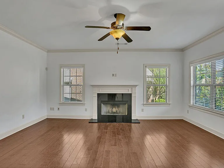 999 Starr Ct — Photo 6