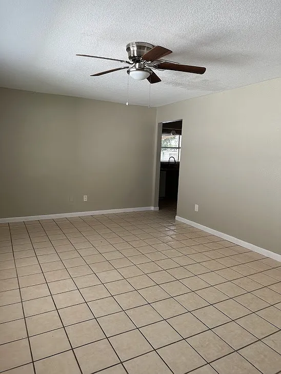 3 bed, 1100 sqft, $1,700 — Photo 3