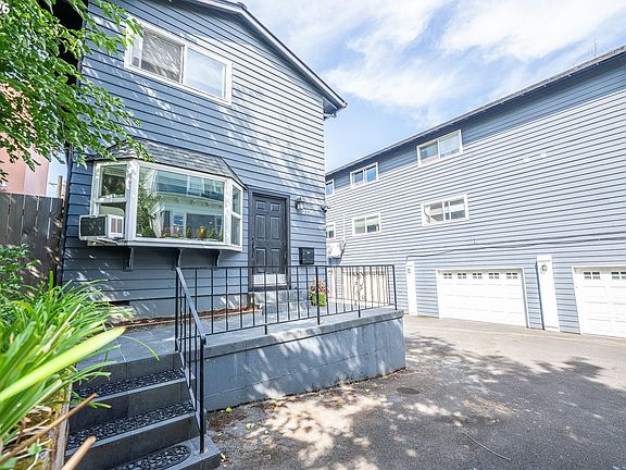2nd image of 2136 SE Hawthorne Blvd #10