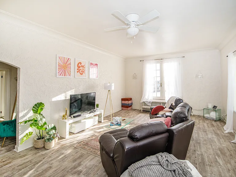 1321 College Ave — Photo 8