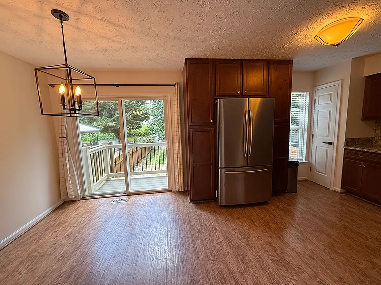 1097 Jeanett Way — Photo 14
