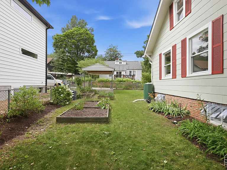1008 Shepherd St NE — Photo 22
