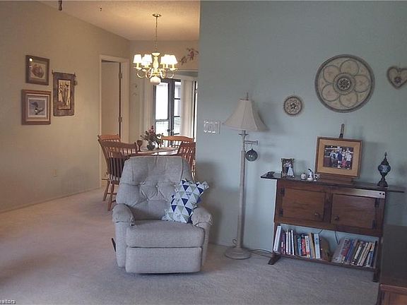 3rd image of 3826 Thunderbird Hill Cir