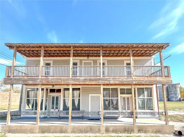 102 S Main St, Green Ridge, MO 65332
