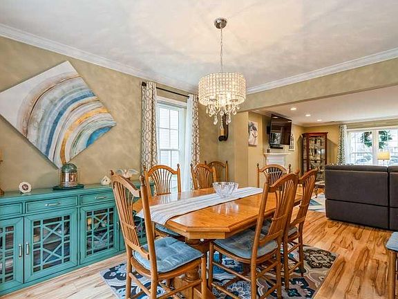 5th image of 4906 Applewood Cir #1