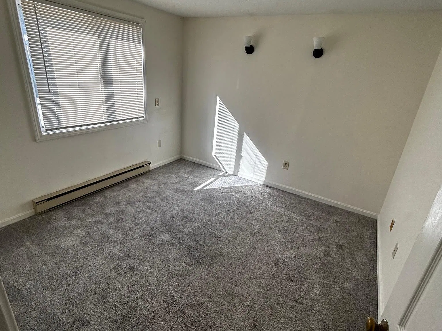 2 bed, 1056 sqft, $1,550 — Photo 3