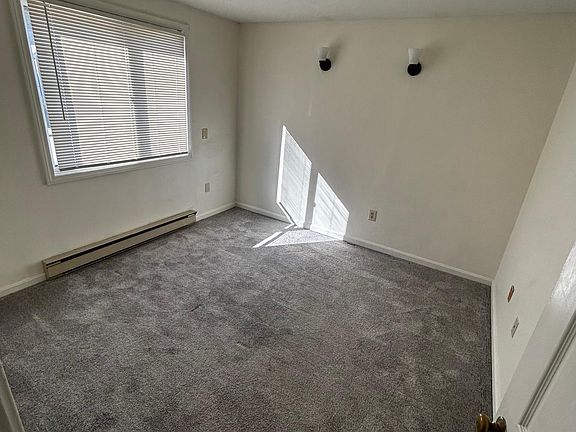 3rd image of 378 Portland Rd APT 12