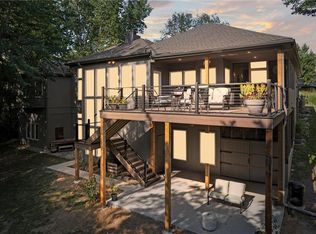10301 River Hills Ct, Parkville, MO 64152