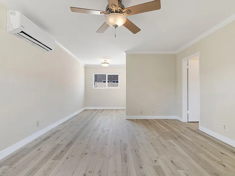 1690 E Hillcrest Dr — Photo 29