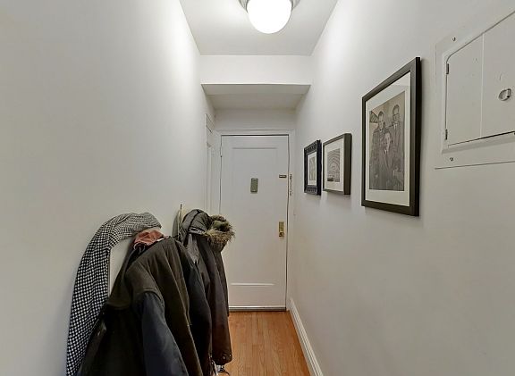 4th image of 50 W 72nd St APT 212