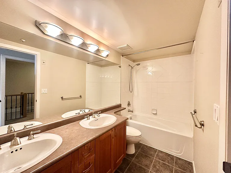 2688 Vine St — Photo 18