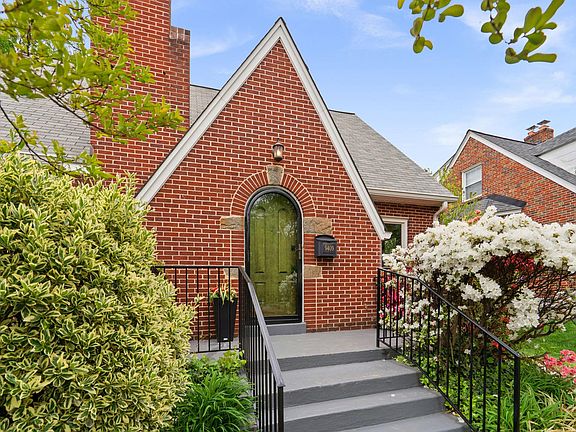4th image of 9409 Garwood St