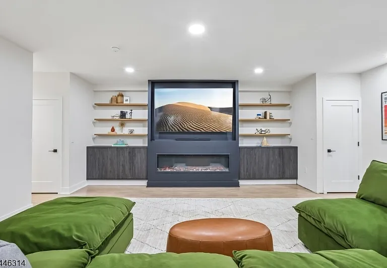 22 Flower Horn Blvd — Photo 40